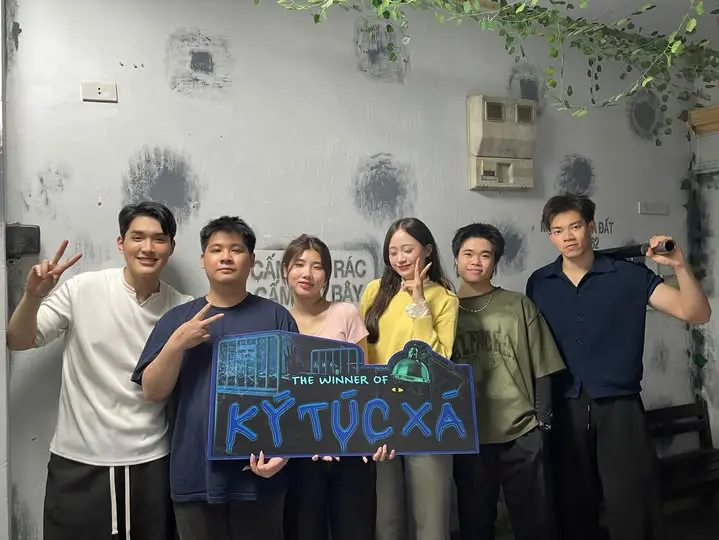 Team Newbie after cracking their case at Lucid Escape